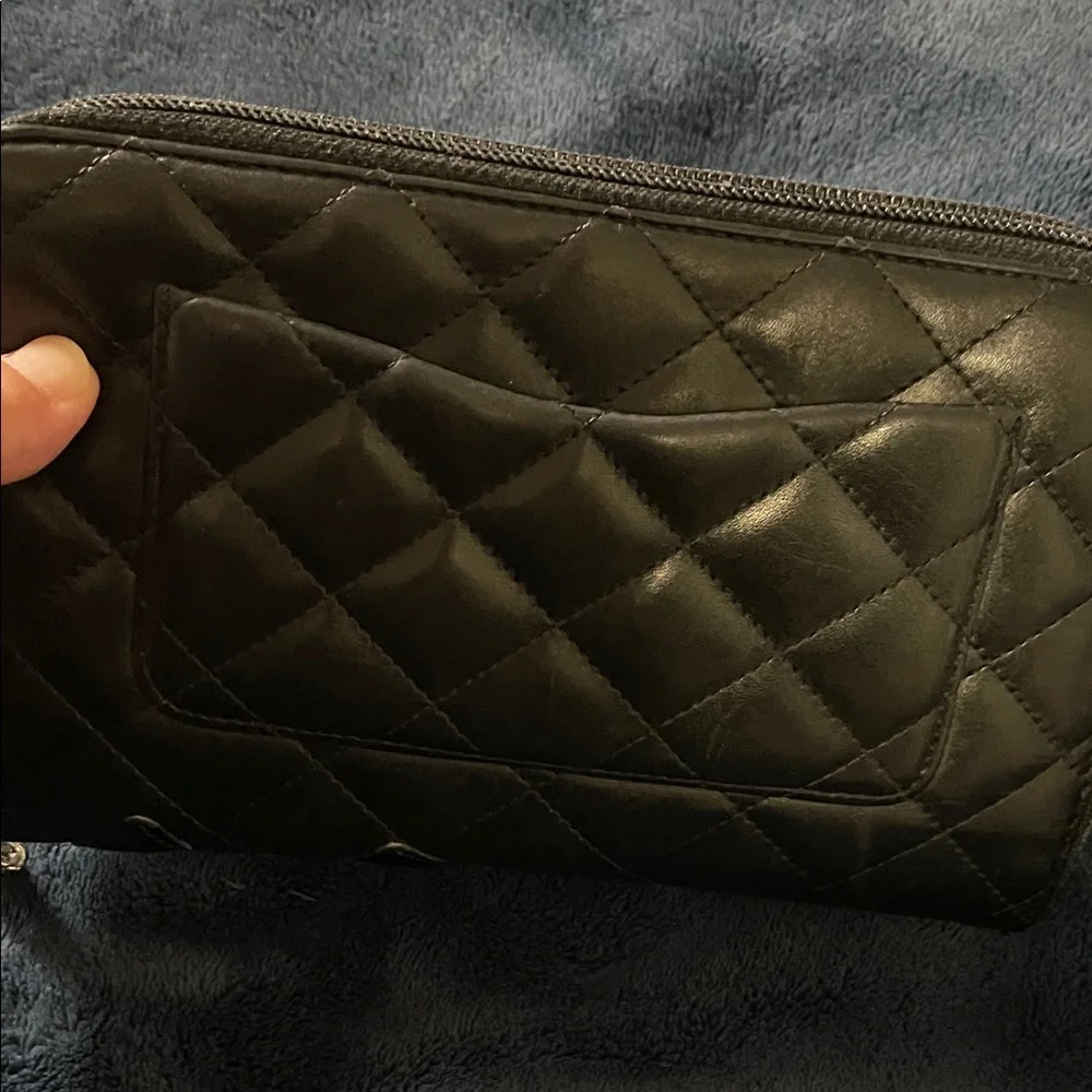 CHANEL Black Quilted Leather Zipped Wallet on Chain